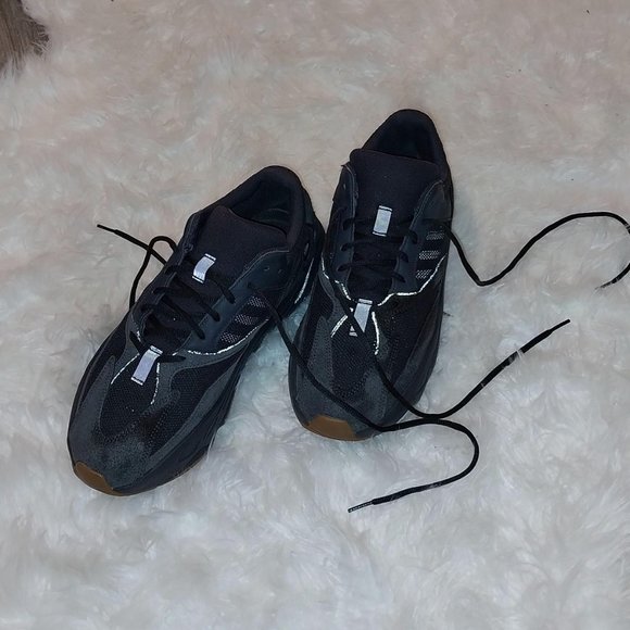 ADIDAS YEEZY BOOST 700 UTILITY BLACK main image 5